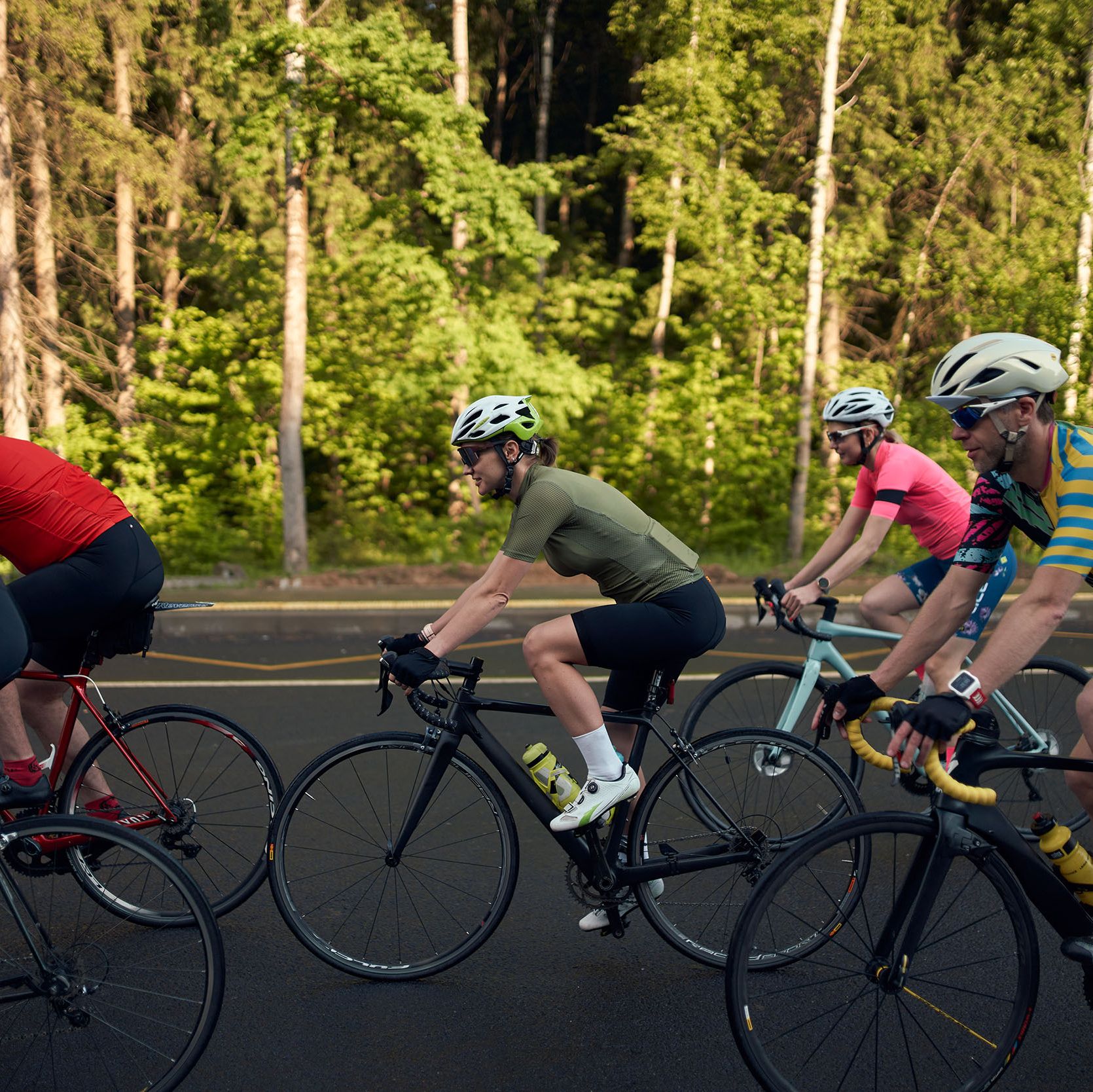 women cycling wallpaper