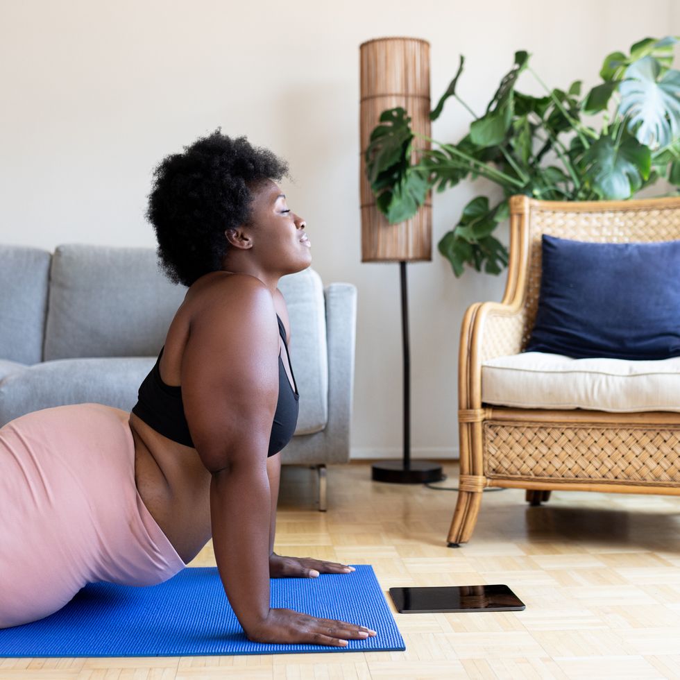 10 Best Online Yoga Classes You Can Do At Home in 2022