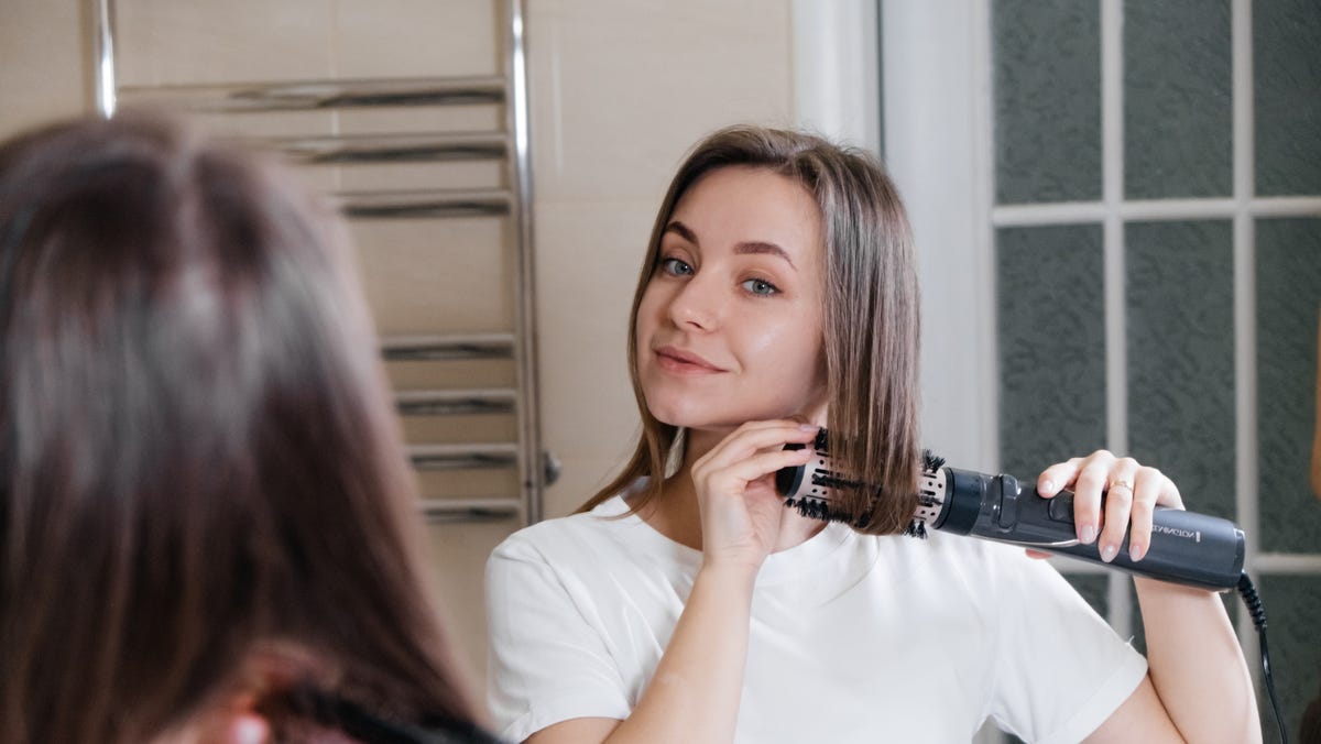 preview for Beauty Lab tests the Amika Blow Dryer Brush