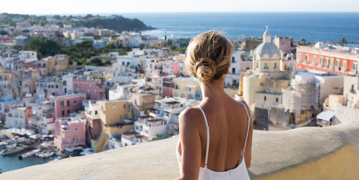 The 17 Best Summer Perfumes to Buy for Your Vacation