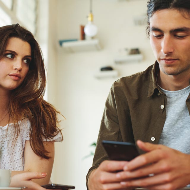 woman feeling ignored on a date