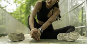 woman got sport injured while jogging on the street