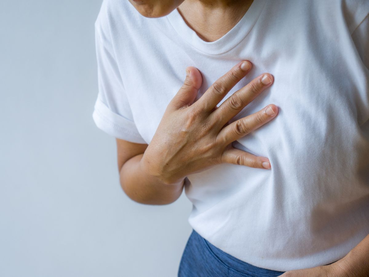 15 Possible Causes of Pain under the Right Breast