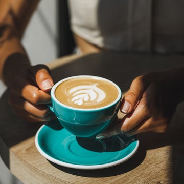 koffie met melk vrouw gezond