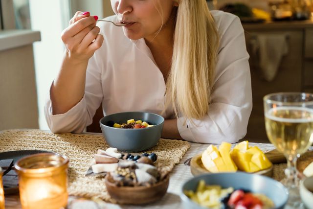woman having breakfast
