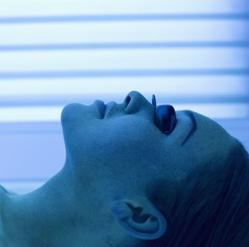 woman in a tanning bed sunbed trend