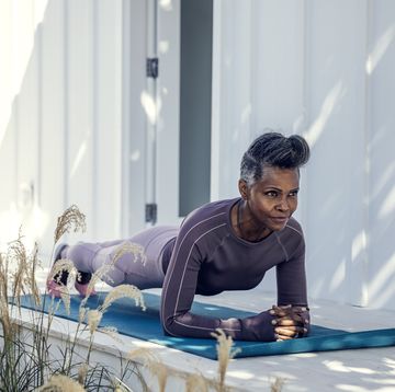 woman in plank position on exercise mat