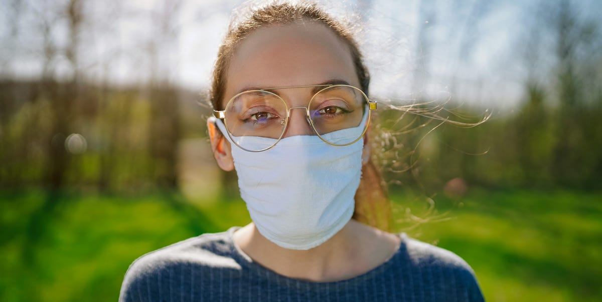 How to Avoid Foggy Glasses When Wearing a Face Mask, According to an Ophthalmologist