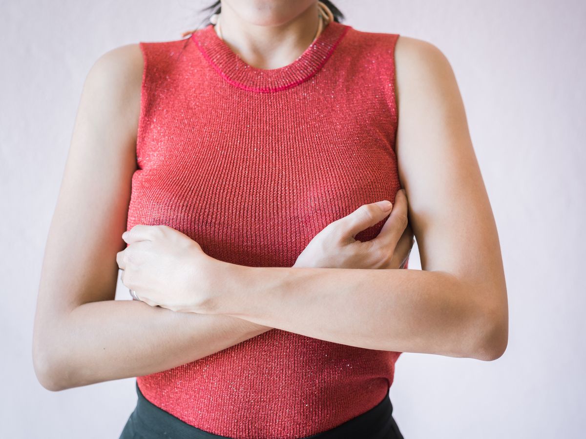 9 Reasons For Itchy Breasts — What Causes Itchy Breasts?