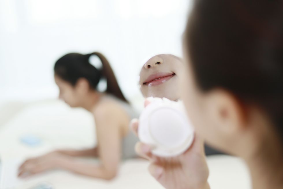 8款人氣修護型護唇膏推薦！添加b5、積雪草、乳木果油快速解救嘴唇乾裂、脫皮