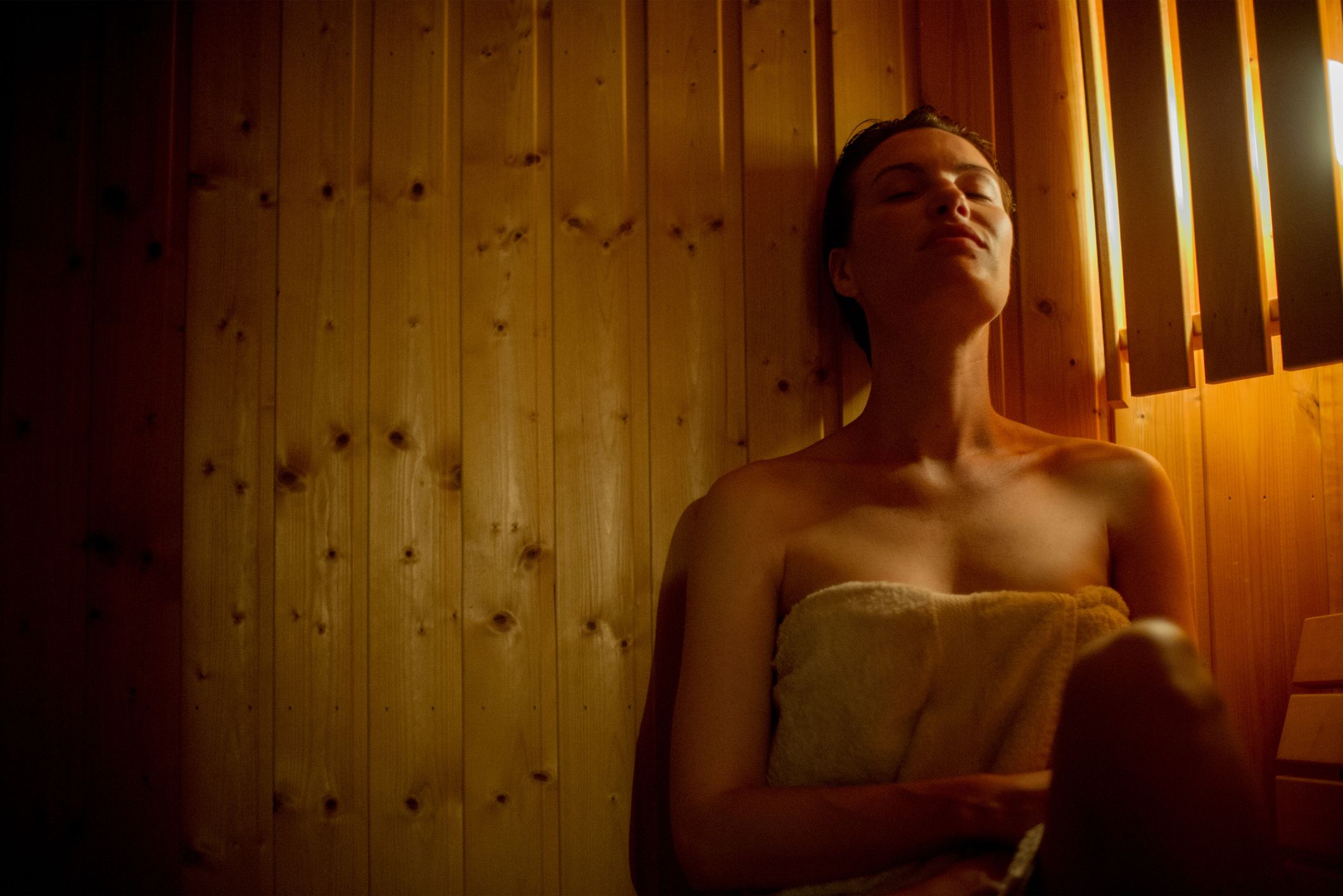 Do Saunas Help With Bloating? Studies Show it Might
