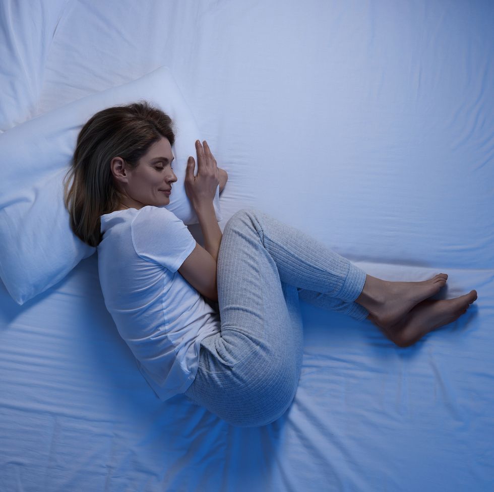10個睡眠錯誤習慣「睡前激烈運動、不定期熬夜」假日睡再多，也補不回來