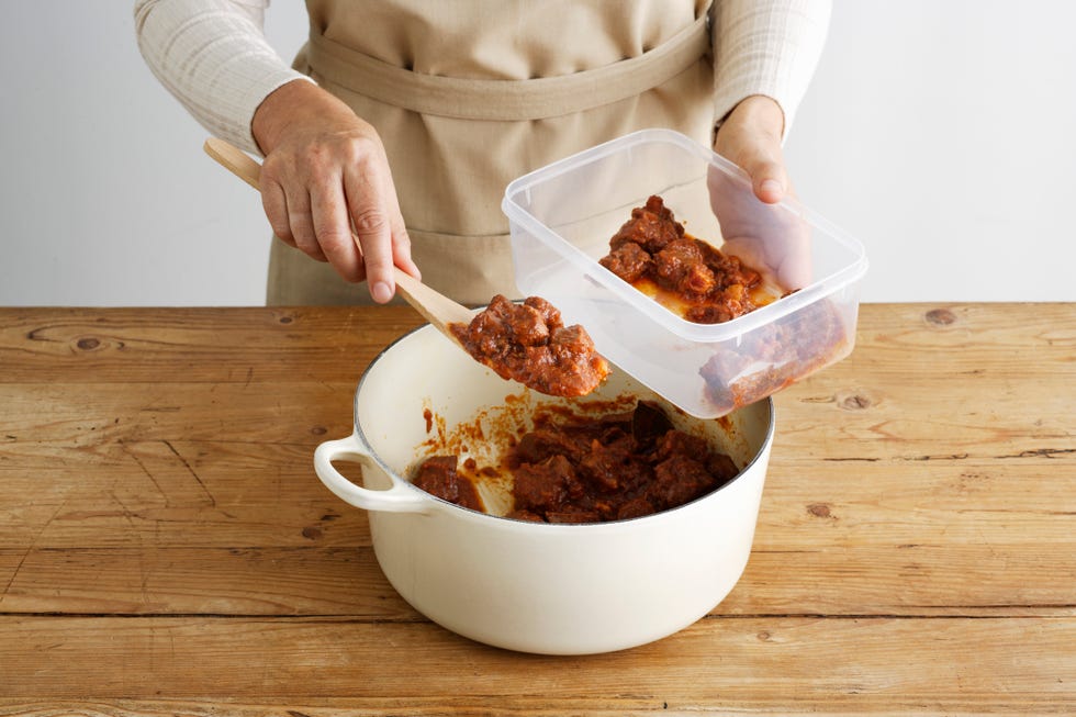 Are you garbage if you reuse lunch meat containers instead of buying  Tupperware? P.S. I wash them to keep it classy : r/AreYouGarbagePod