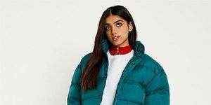 Woman Urban Outfitters Puffer Jacket Fail