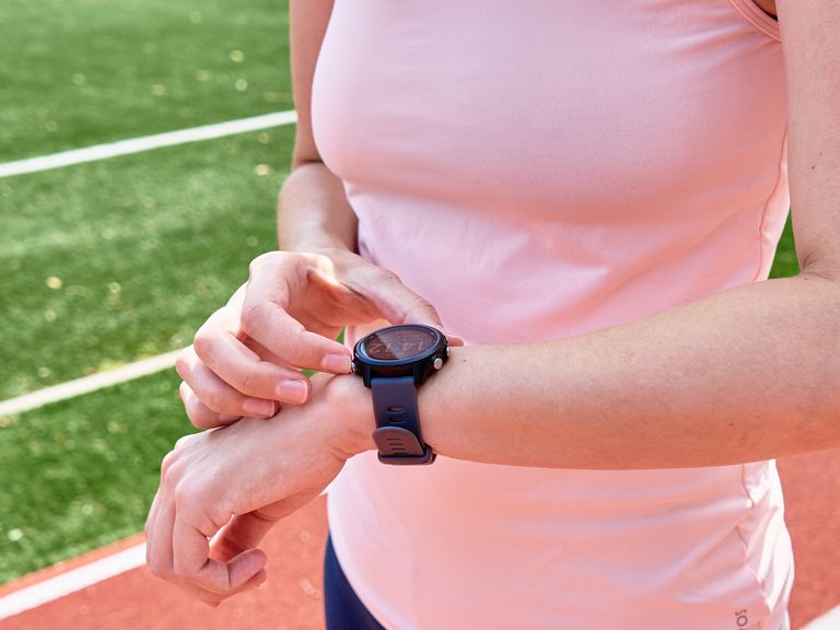 El reloj inteligente para mujer más vendido de : hace lo mismo que un  Apple Watch