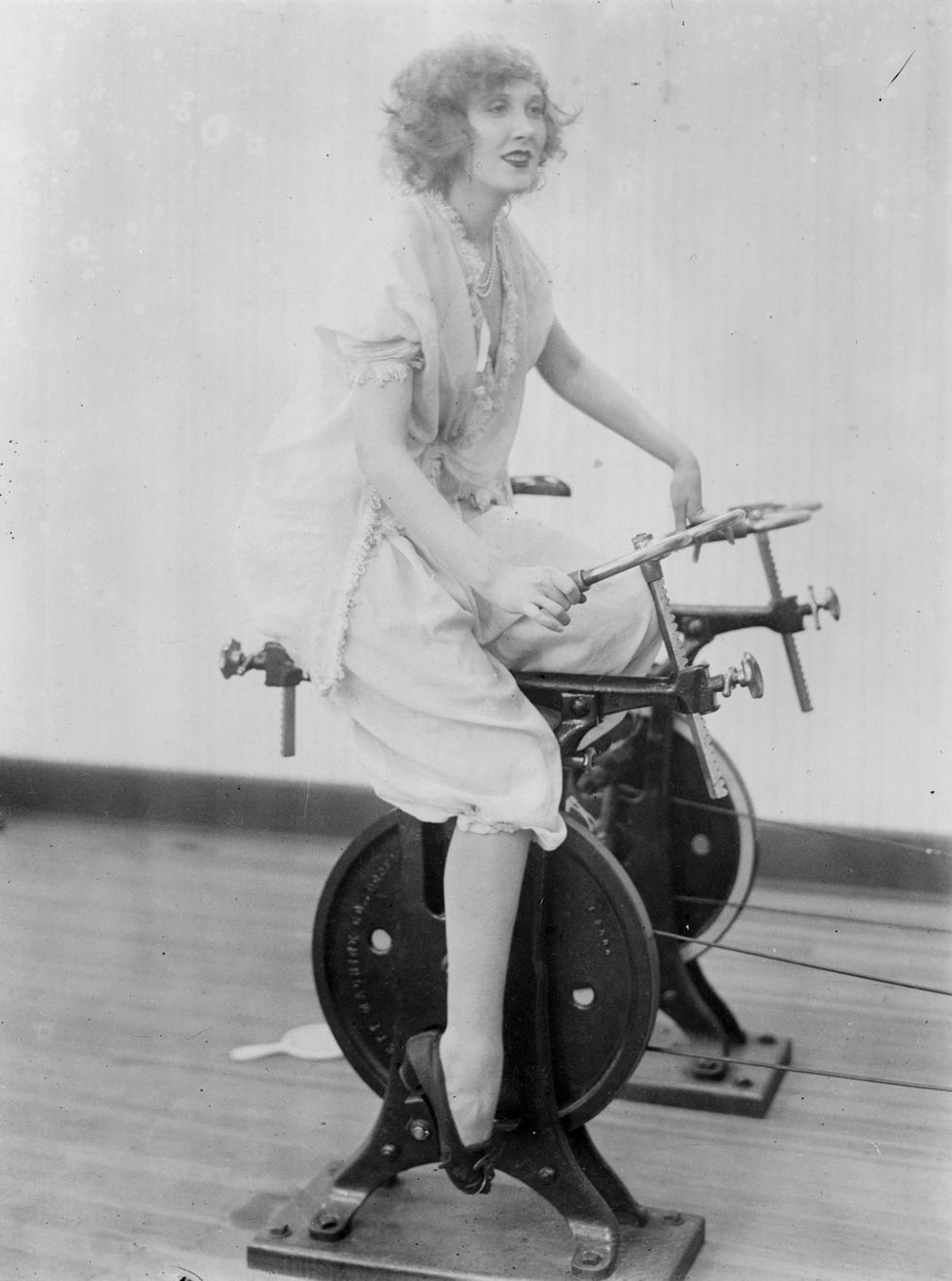 Vintage Photos of People Working Out Through the Years