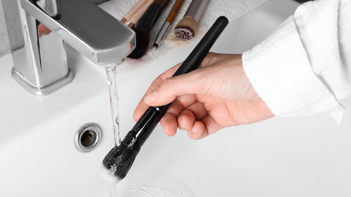 How To Clean Makeup Brushes Tips From