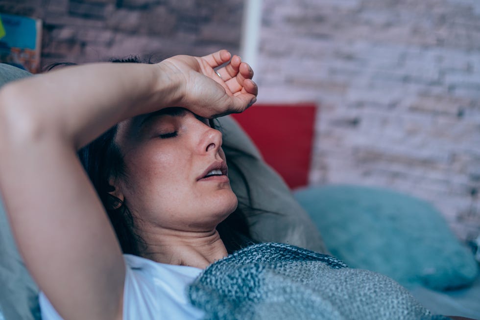 mujer dolor cabeza