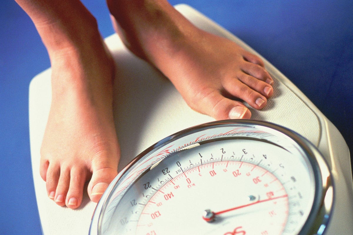 8 causas ocultas más allá de la dieta y el sedentarismo que explican por qué engordamos