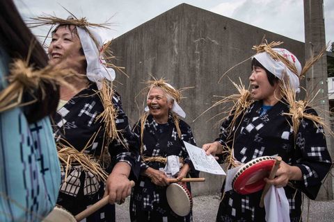 Een belangrijke factor voor lang leven in Ogimi Steun van de gemeenschap De inwoners hebben een actief sociaal leven en houden evenementen zoals het jaarlijkse Ungamifestival