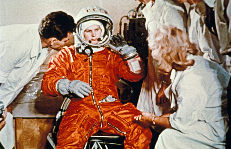 Valentina Tereshkova Sovjetkosmonaut en de eerste vrouw in de ruimte Ze bracht zeventig uur door in de Vostok 6 waarin ze 48 maal rond de aarde vloog