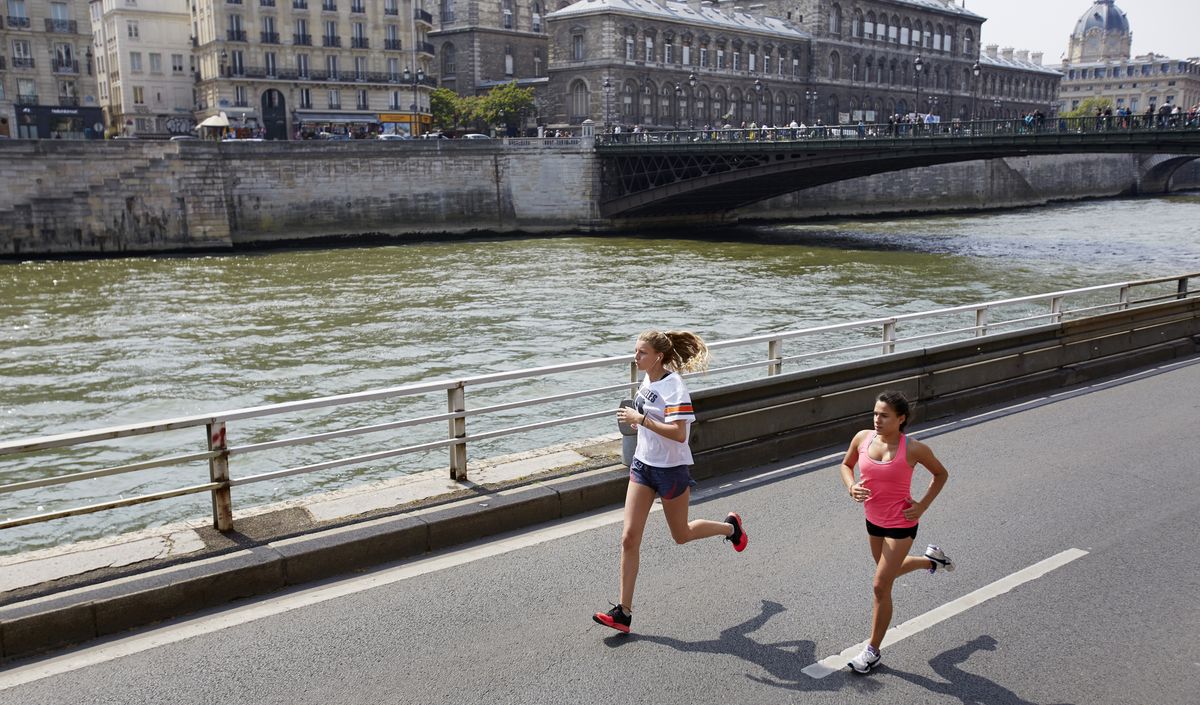 Women running in Paris along Seine