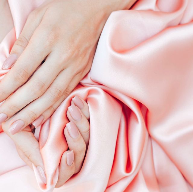 15 Best Silk Pillowcases for Hair Health & Skin Care in 2024