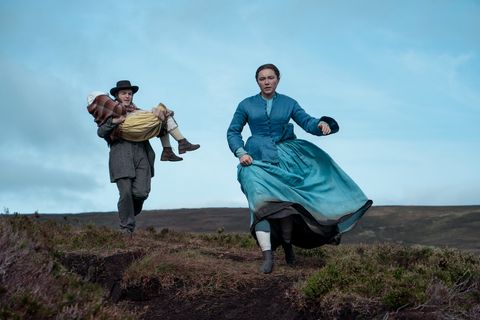 the wonder l to r  kíla lord cassidy as anna o’donnell, tom burke as will byrne, florence pugh as lib wright in the wonder cr aidan monaghannetflix © 2022