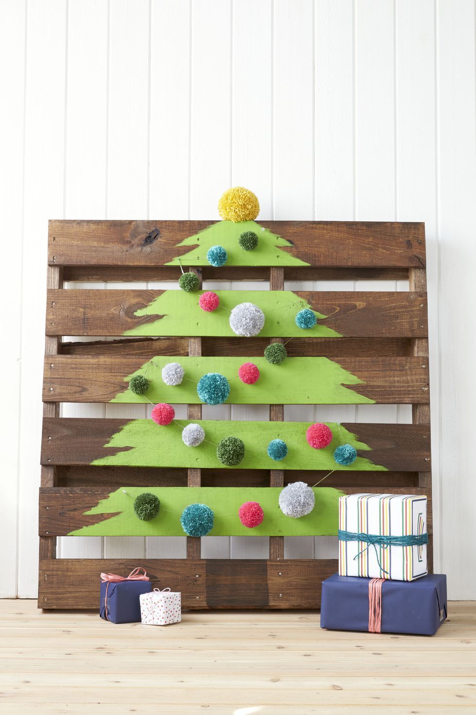 wooden pallet tree outdoor christmas decoration
