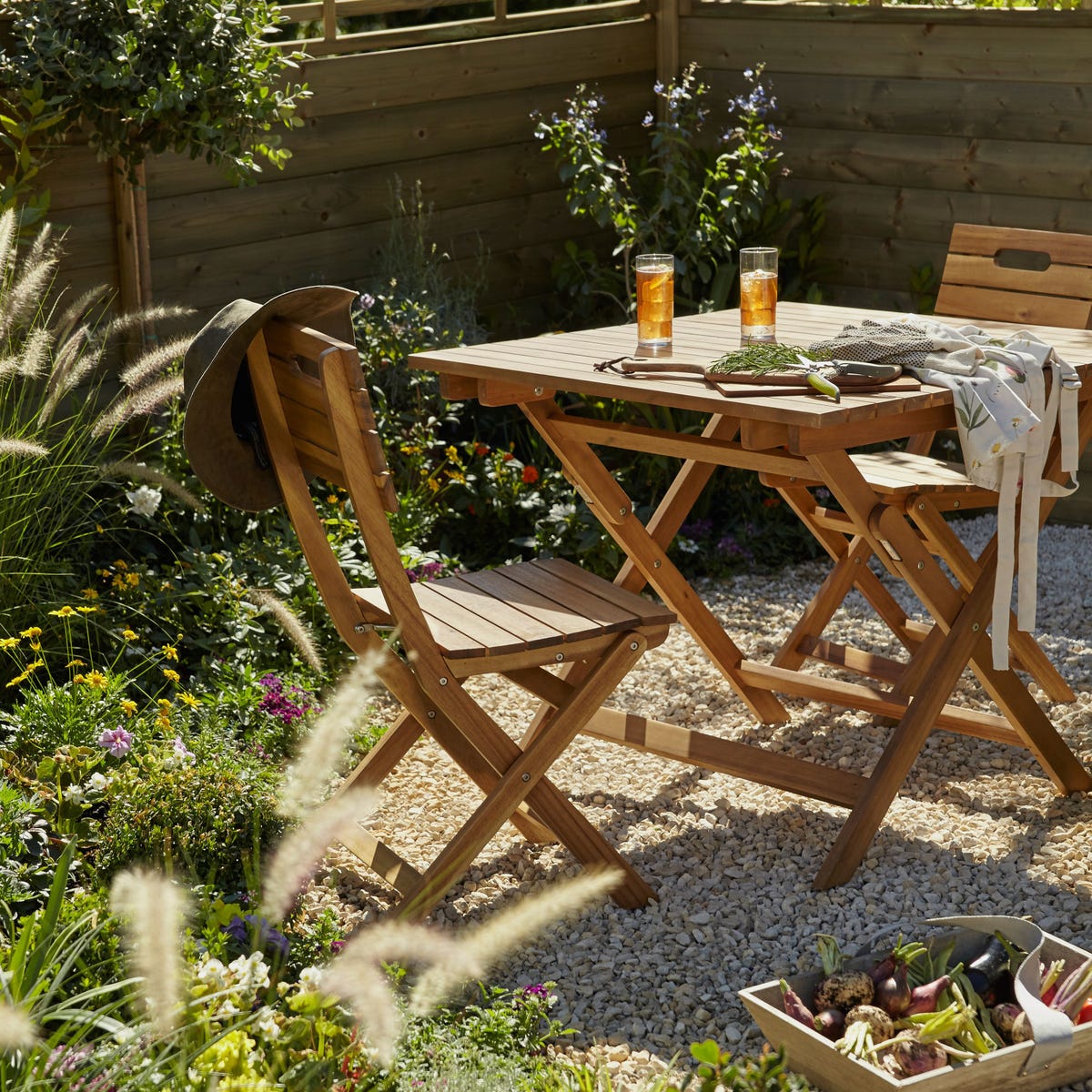 How An Everyday Bathroom Staple Can Revive Your Garden Furniture