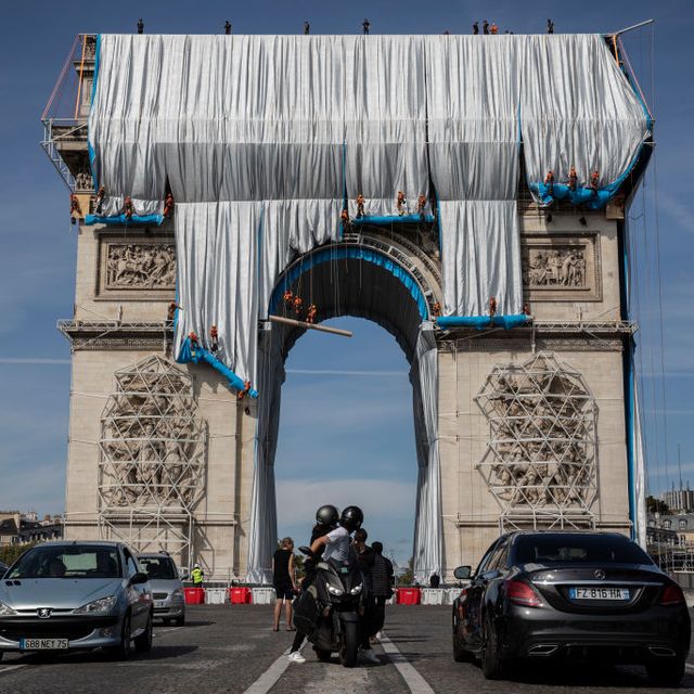arc de triomphe to be wrapped for posthumous work by artist christo