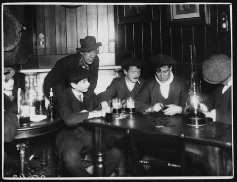 workmen in pub during strike by leeds municipal workers, 1913