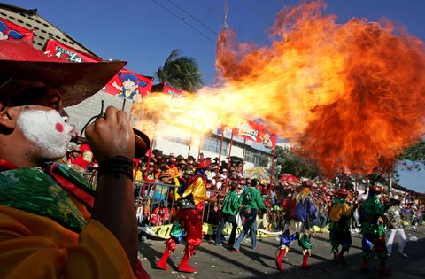 CARNAVAL VAN BARRANQUILLA COLOMBIA  Vier dagen van dans en muziekuitvoeringen en een kleurrijke veelheid van kostuums zorgen voor een van de meest oogverblindende carnavals van ZuidAmerika