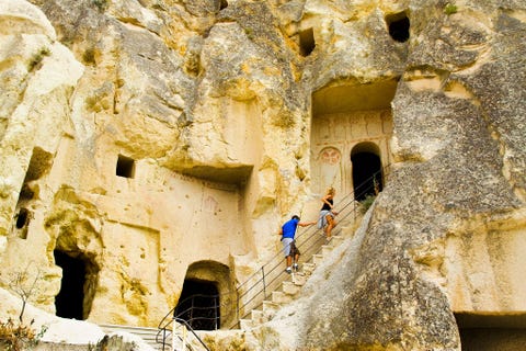 NATIONAAL PARK GREME EN ROTSMONUMENTEN VAN CAPPADOCI TURKIJE  Geologen in de dop kunnen hier de verweerde vulkanische landschappen en de grotwoningen van Anatoli verkennen