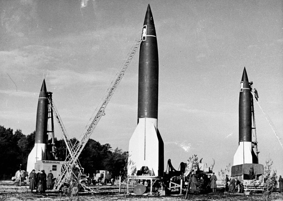 site de lancement de la seconde guerre mondiale pour la fusée v2 en noir et blanc