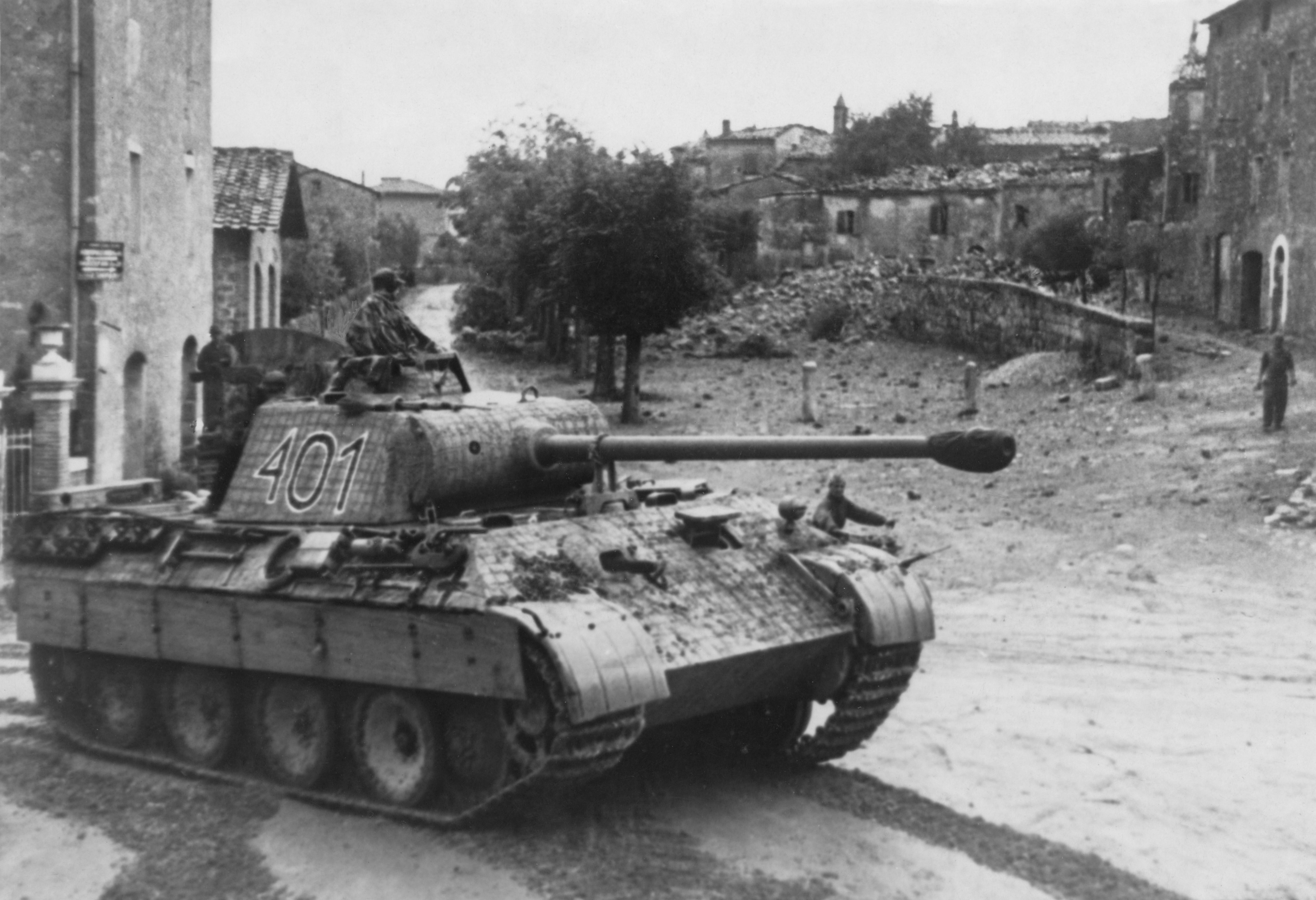 https://hips.hearstapps.com/hmg-prod/images/world-war-italy-theater-of-war-apennine-front-german-tank-v-news-photo-1655157702.jpg