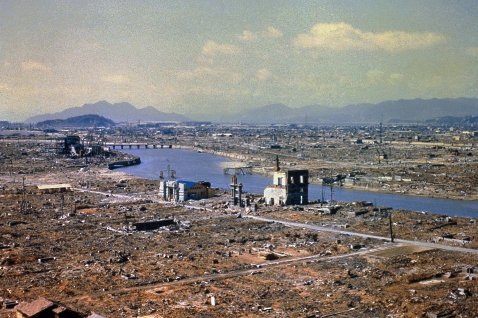 world war two destruction after the atomic bomb was dropped on hiroshima 1945