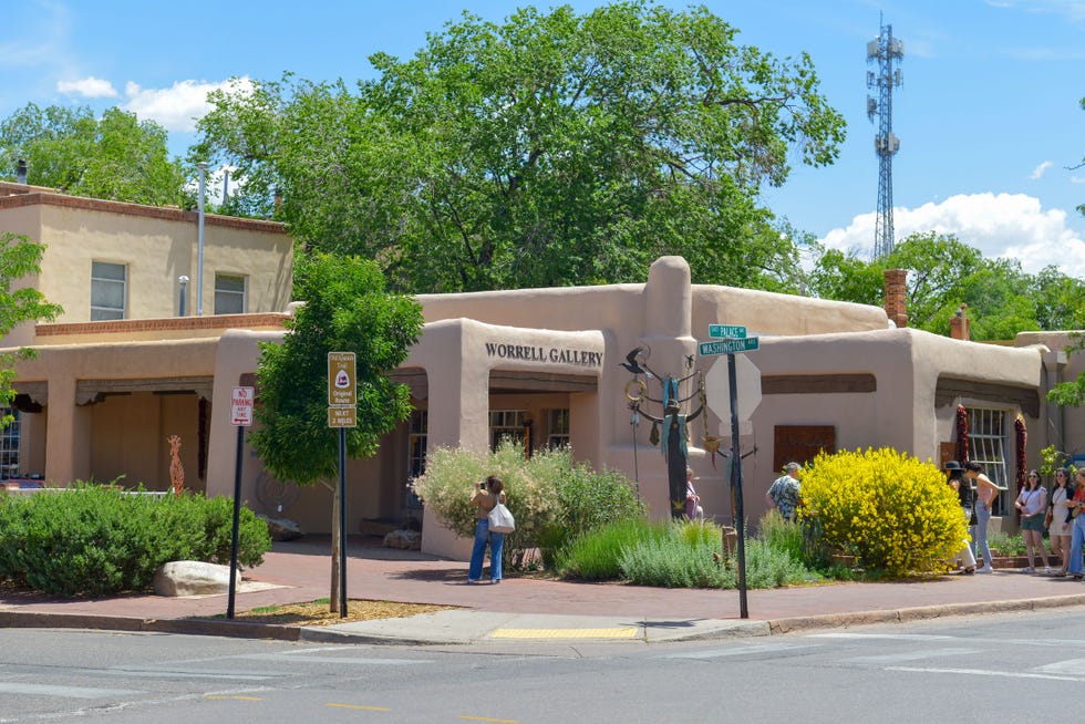 la galleria Worrell all'angolo tra Washington e E Palace Ave a Santa Fe, NM