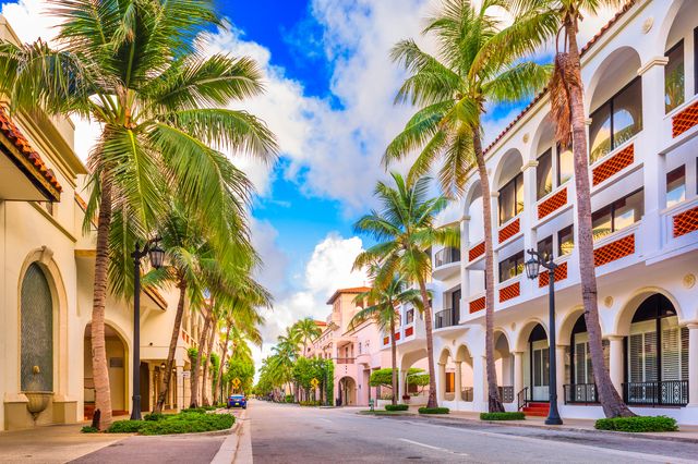 Your Guide to Walkable Destinations in The Palm Beaches