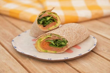 wrap de hummus y salmón ahumado