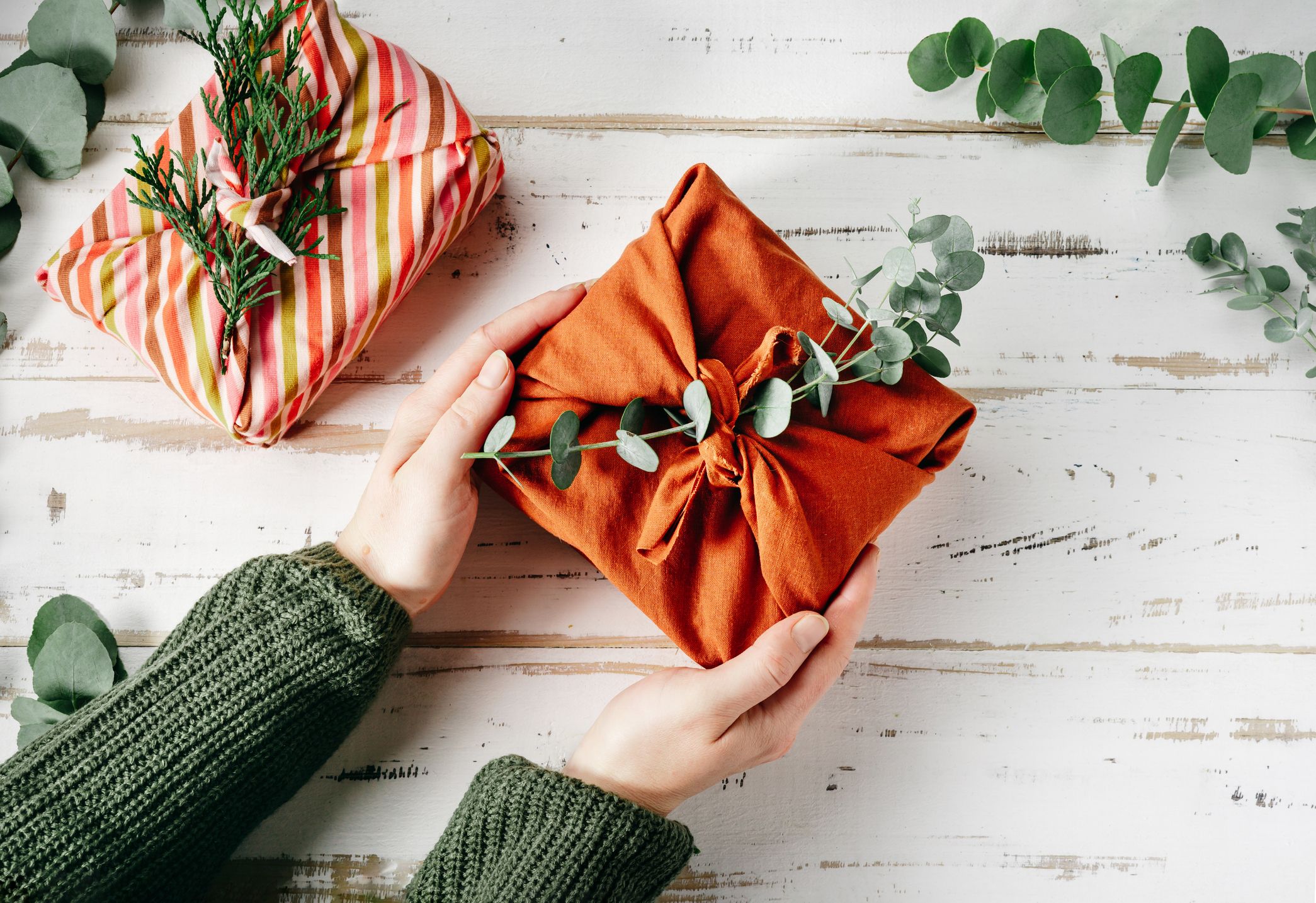 CHRISTMAS GIFT ETIQUETTE - YOUR QUESTONS ANSWERED