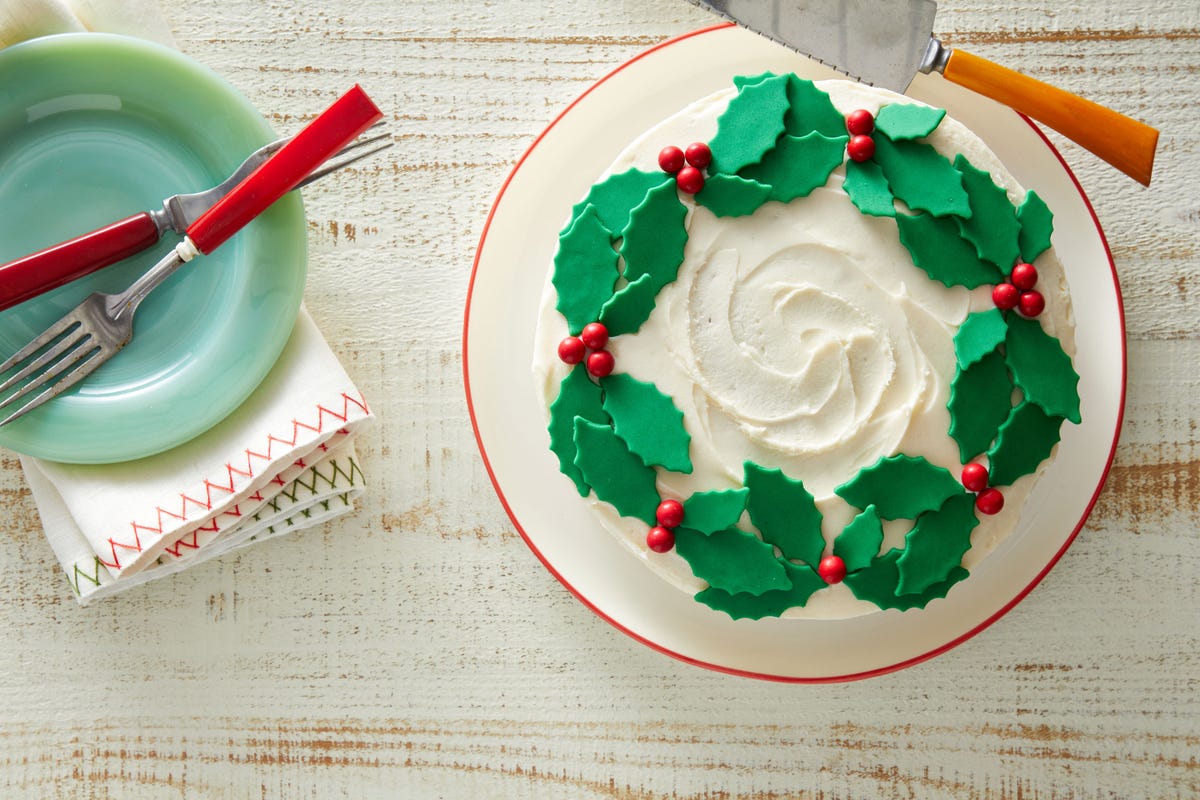 Santa Cake: Easy & Delicious Buttercream Cake Recipe