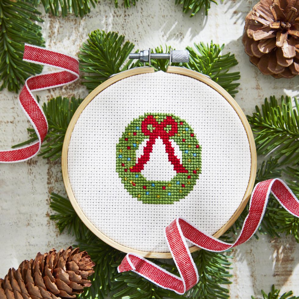 cross stitch wreath pattern