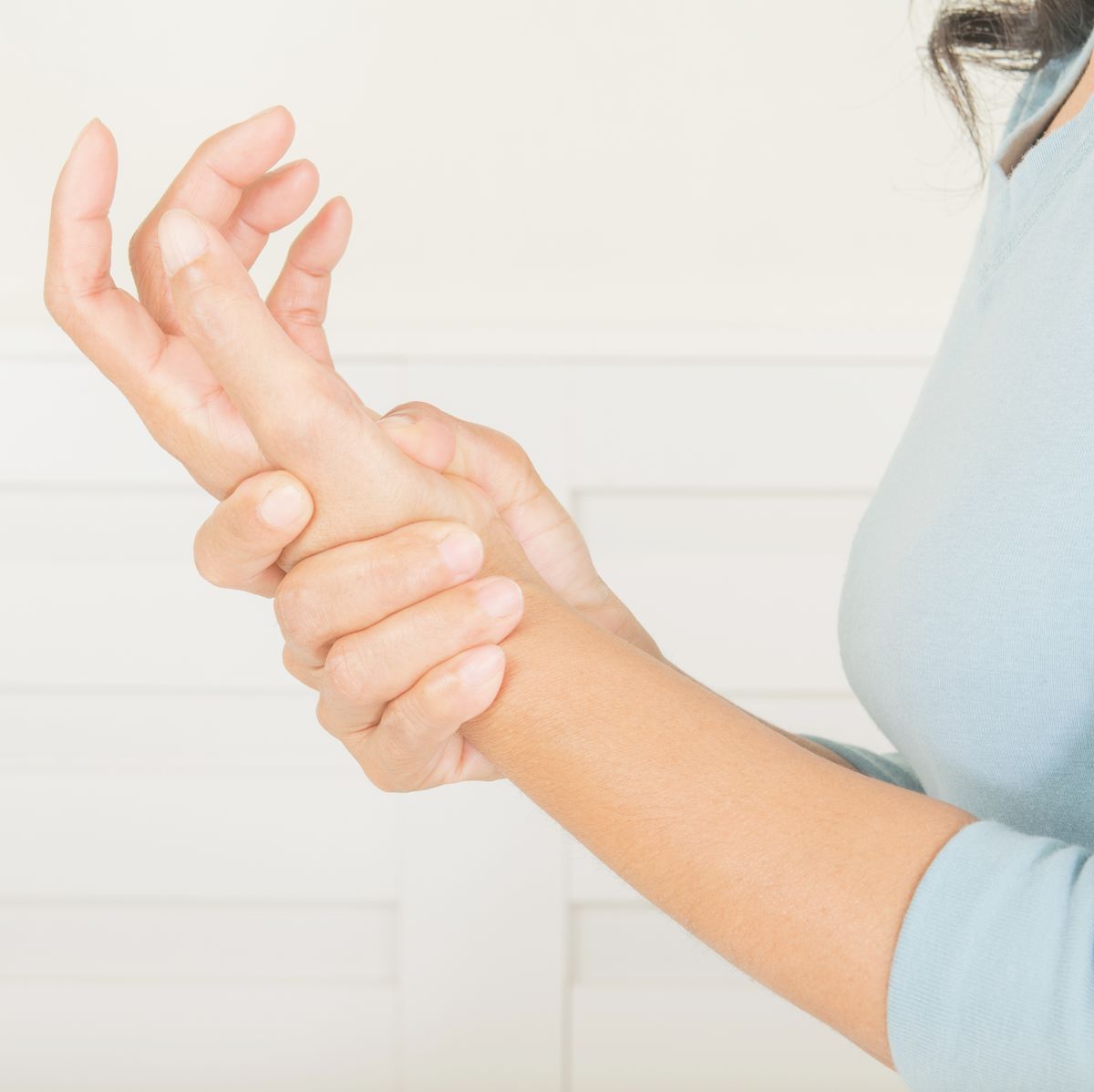 wrist pain in older women