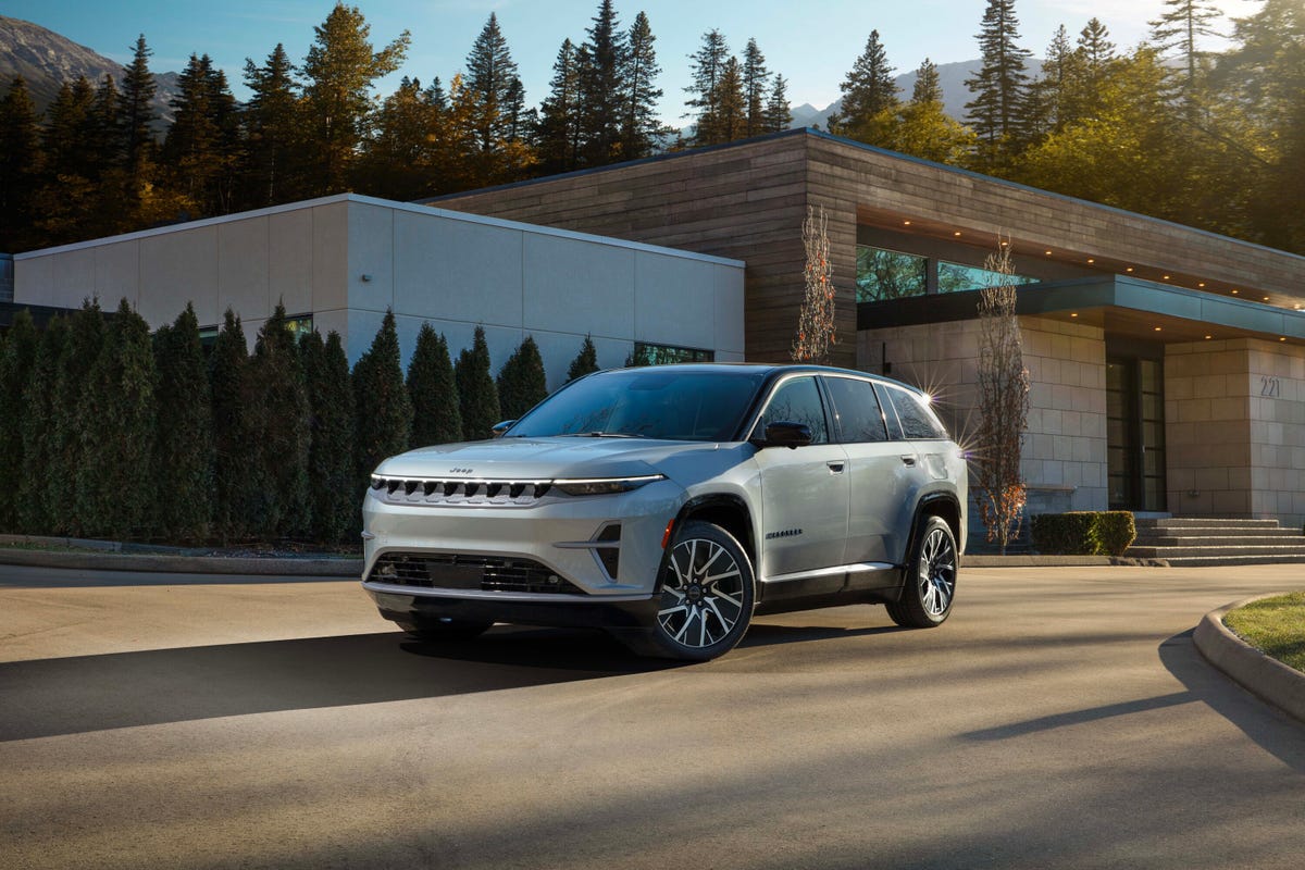All-electric 2025 Jeep Wagoneer S Limited Debuts in Chicago