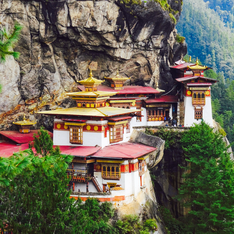 Temple, Monastery, Place of worship, Building, Chinese architecture, Hill station, Architecture, Historic site, Sky, Mountain, 