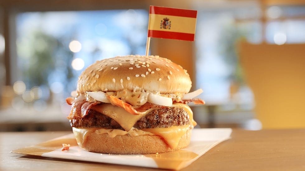 Food, Junk food, Hamburger, Dish, Cuisine, Fast food, Buffalo burger, Ingredient, Slider, Breakfast sandwich, 