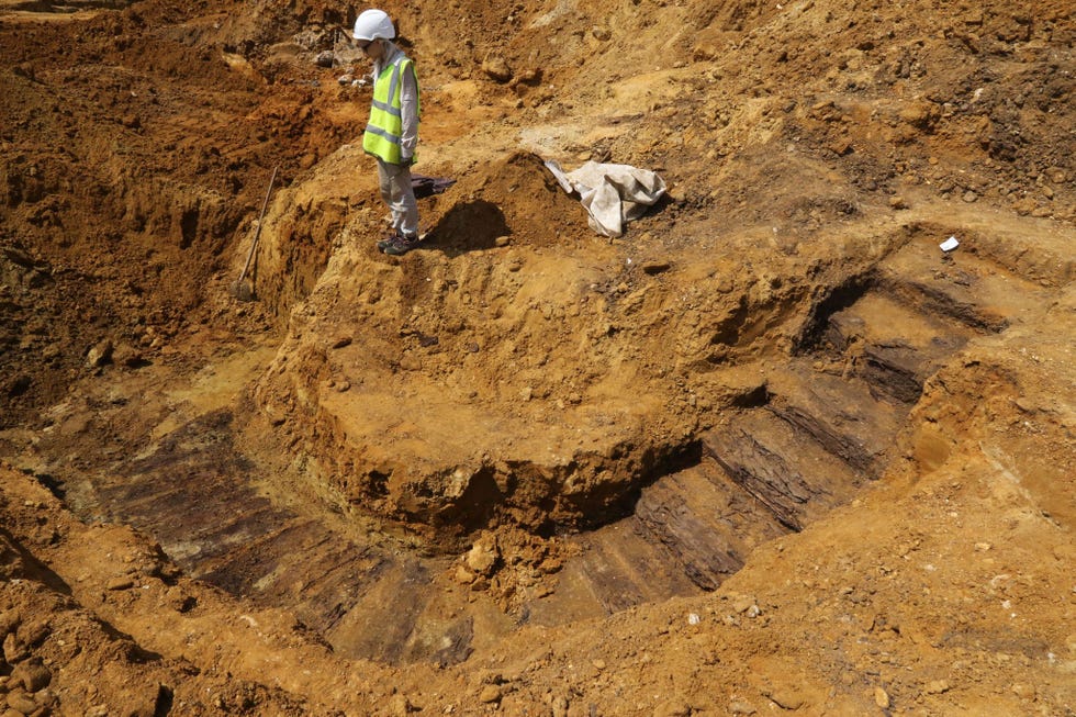 Tijdens het archeologische project Dig Hill 80 kwam bij het Belgische Wijtschate een netwerk van loopgraven en ondergrondse installaties uit de Eerste Wereldoorlog aan het licht waaronder ook deze trap die naar een schuilkelder voert