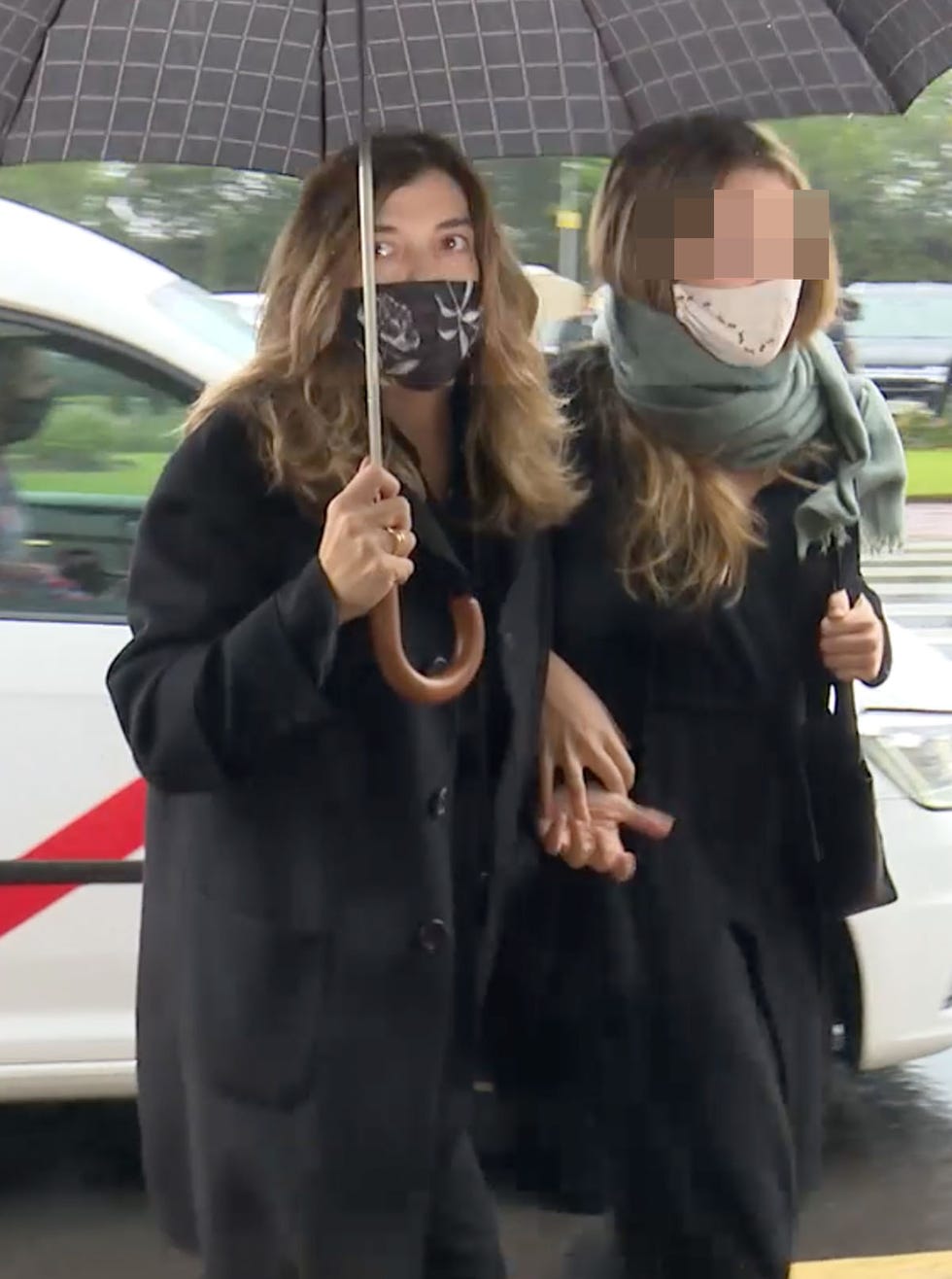 xandra falcó acude al tanatorio para despedir a su tío, fernando falcó