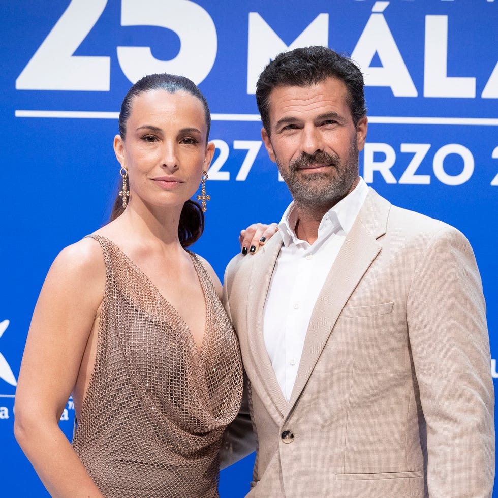 xenia tostado y rodolfo sancho en una foto de archivo posando en un photocall